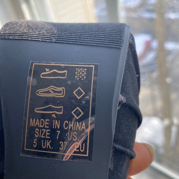 These black and beautiful never worn heels from the Shoedazzle brand. - Picture 6 of 8